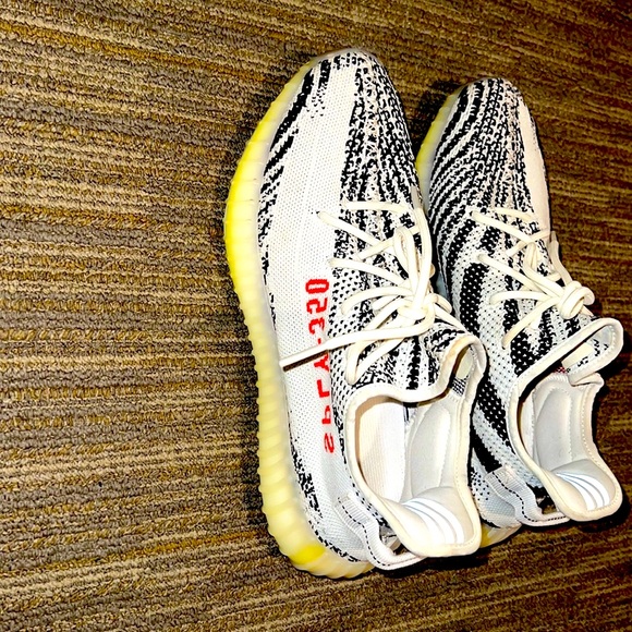 Adidas Yeezy 350 V2 Zebra. Size US 10.5. - Picture 3 of 5